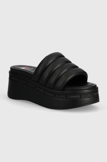 Pantofle Tommy Jeans TJW WEDGE SANDAL dámské, černá barva, na klínku, EN0EN02455