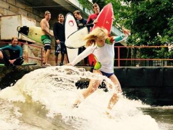 Surfing na řece