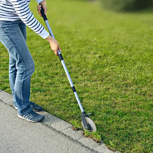 1 ořezávač hran trávníku + 1 teleskopická tyč ZDARMA