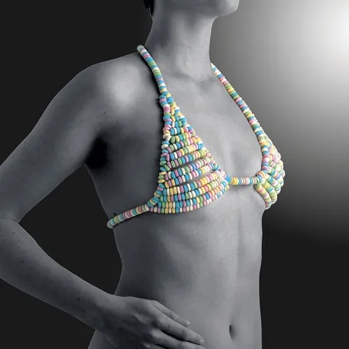 Podprsenka z bonbónů