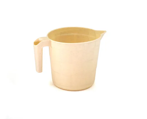 Oválný hrnek s výlevkou