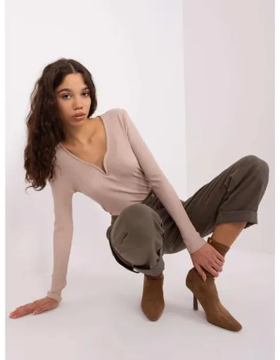 Dámská halenka s výstřihem BASIC FEEL GOOD béžová