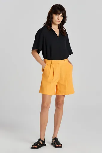 ŠORTKY GANT STRETCH LINEN TAILORING SHORTS MEDAL YELLOW