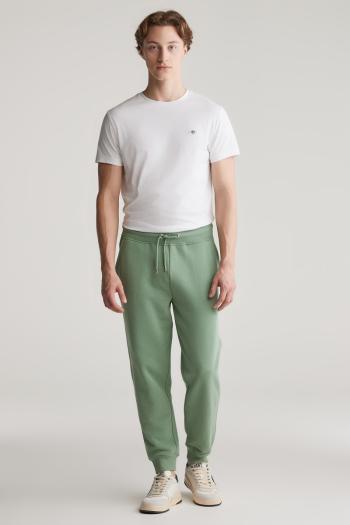 TEPLÁKY GANT REG SHIELD SWEATPANTS KALAMATA GREEN