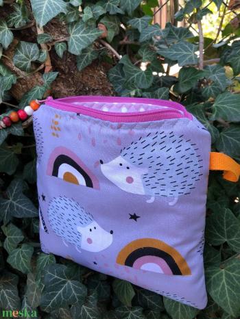 I LOVE COLOURS. Pipere/sminkcucc-tartó a hozzám hasonló süni-mániásoknak :)