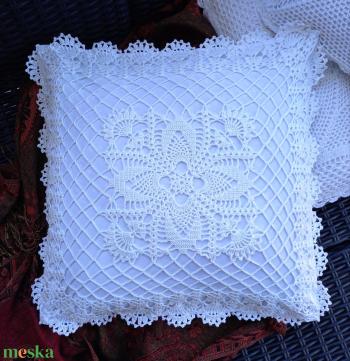 Horgolt párnahuzat (50×50 cm)