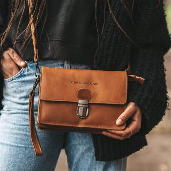 Dámská kožená crossbody kabelka The Chesterfield Brand Nina - koňak