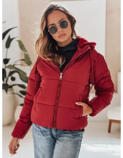 Dámská zimní bunda GLAMVO krátká péřová s kapucí bordová