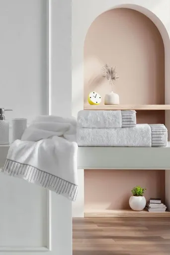 Osuška NOVA s krajkou 85x150 cm Bílá