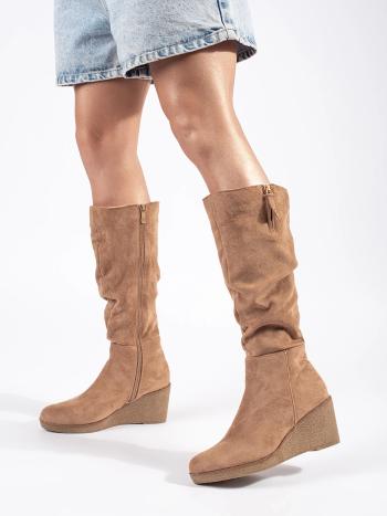 Zaujímavé béžové dámske topánky na klinoch