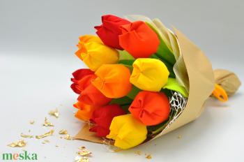 Textil tulipán csokor natúr csomagolásban kísérő kártyával 12 szál/cs