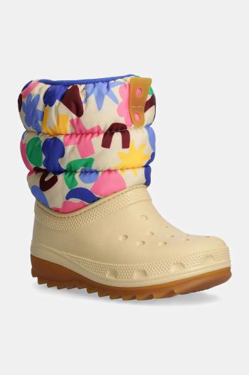 Dětské sněhule Crocs CLASSIC NEO PUFF GEO SHAPES BOOT béžová barva, 210410