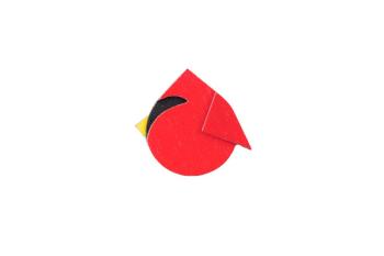 Brož Red Cutebird Brooch ze dřeva s praktickým zapínáním a možností výměny či vrácení do 30 dnů zdarma.