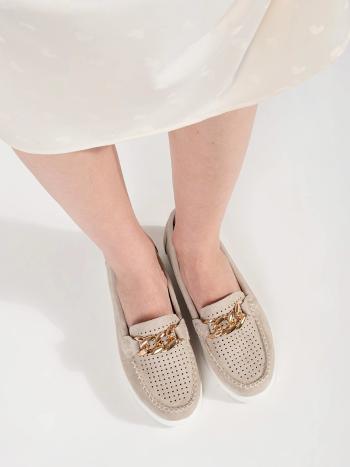 Klasické béžové dámske mokasíny na platforme