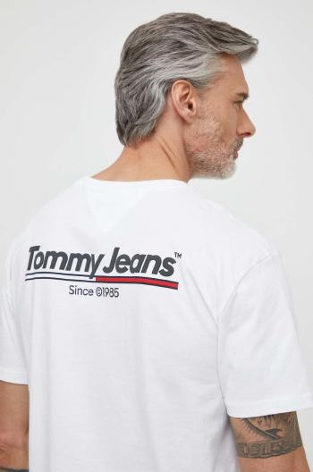 Bavlnené tričko Tommy Jeans pánsky, biela farba, s potlačou, DM0DM18590