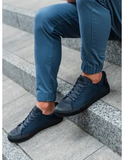 Jednobarevné pánské casualové tenisky z kombinovaných materiálů – tmavě modré V2 OM-FOCS-0105