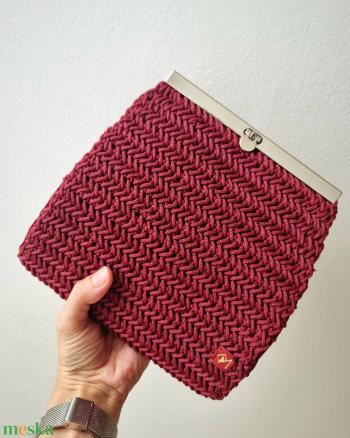 Horgolt kézitáska, alkalmi clutch, fém zárral