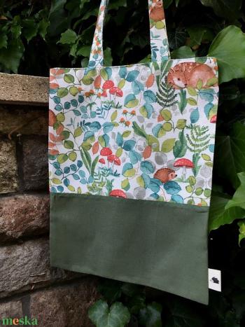 WOODLAND in MAY. Shopper.