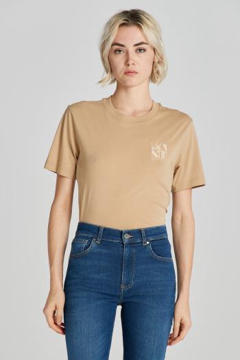 TRIČKO GANT D2. TONAL EMB QUADRAT T-SHIRT HAZELWOOD BEIGE