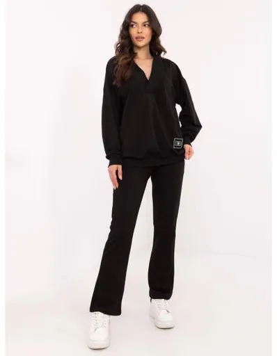 Černá základní mikinová souprava v jednobarevném provedení