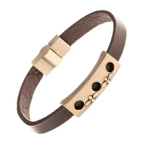 Hnědý kožený náramek se známkou mosazné barvy - kulaté výřezy, kříže