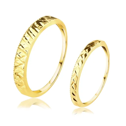 Zlaté snubní prsteny ze žlutého zlata 585 - diamantový brus, vroubkovaný okraj - Velikost: 52