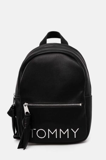 Batoh Tommy Jeans dámský, černá barva, malý, hladký, AW0AW16261