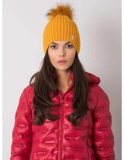 Dámská čepice s bambulí tmavě žlutá
