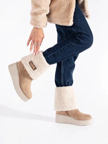 Pohodlné béžové dámske členkové topánky na klin