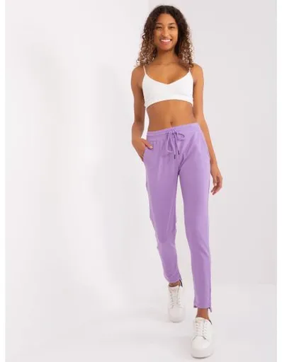 Světle fialové kalhoty basic s gumou v pase