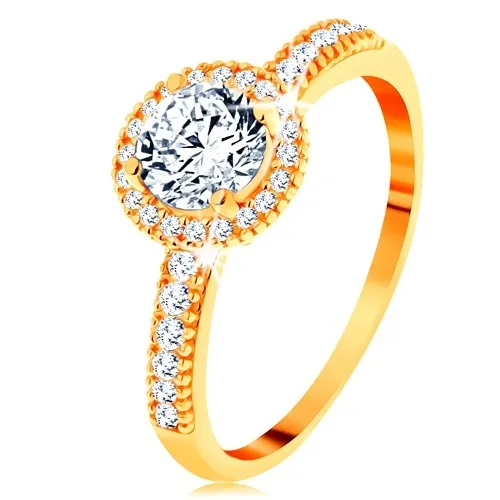 Prsten ze žlutého 14K zlata - zirkon čiré barvy lemovaný drobnými zirkonky - Velikost: 65