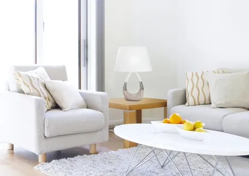 Béžovobílá keramická studijní lampa Romano