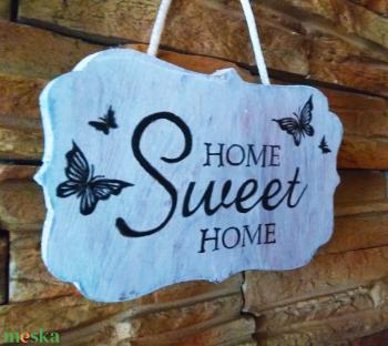 Home sweet home pillangós üdvözlő tábla vintage stílusban