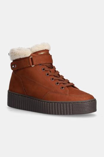 Semišové boty Tommy Hilfiger FAUX FUR NUBUCK LOW LACE-UP hnědá barva, na plochém podpatku, zateplené, FW0FW08172