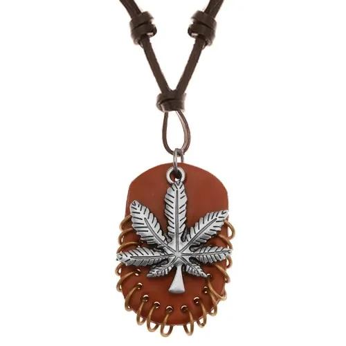 Náhrdelník z umělé kůže, přívěsky - list marihuany a hnědý ovál s kroužky, různé barvy