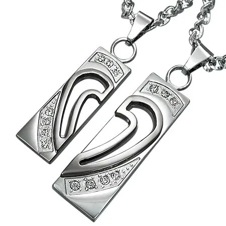 Přívěsky z chirurgické oceli, srdce rozdělené na dvě poloviny se zirkony