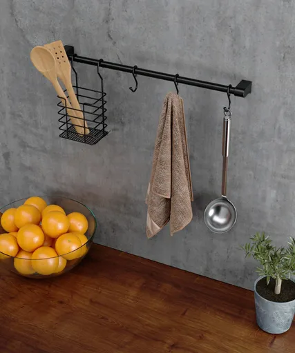 Polička k závěsné tyči