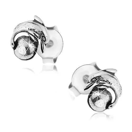 Stříbrné náušnice 925, delfín s míčem, lesklý patinovaný povrch