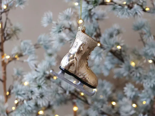 Champagne antik závěsná skleněná dekorace brusle - 8*3*8 cm Chic Antique