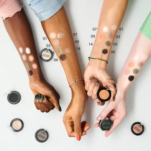 essence Soft Touch oční stíny odstín 09 Apricot Crush 2 g