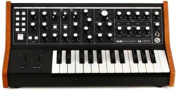 MOOG Subsequent 25 Syntetizátor