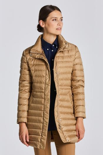 KABÁT GANT D1. LIGHT DOWN COAT WARM KHAKI