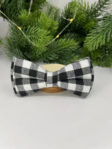 Vsepropejska Louis károvaný motýlek pro psa na obojek Barva: Bílo-černá, Rozměr (cm): 5x11 cm