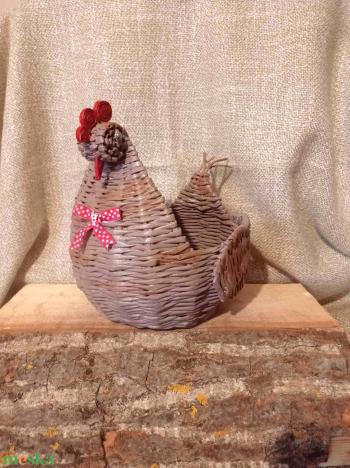 Papírfonott tojástároló kotló