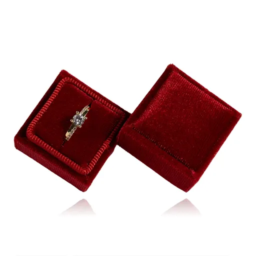 Dárková krabička na prsten červené barvy se semišovým povrchem