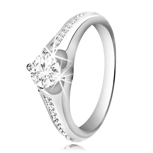 Stříbrný prsten 925 - čirý kulatý zirkon, proužek menších zirkonů na ramenech - Velikost: 51