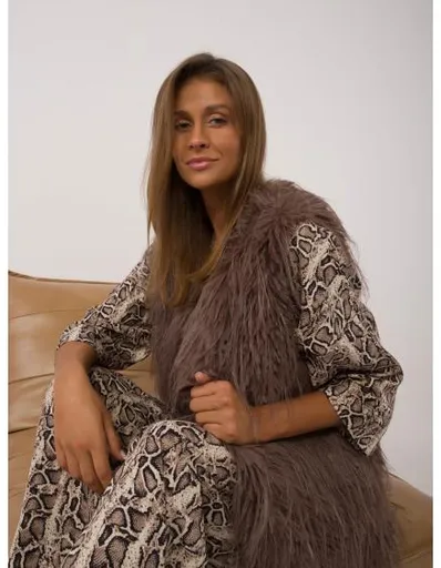 Dámská vesta se zapínáním na háčky a smyčky kožešinová tmavě hnědá