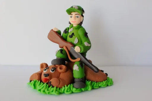 Myslivec s medvědem – střední -