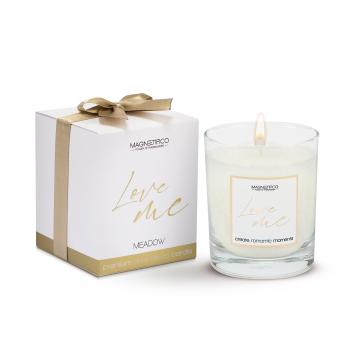 Magnetifico Power Of Pheromones Vonná svíčka Love me Meadow (Scented Candle) 125 g