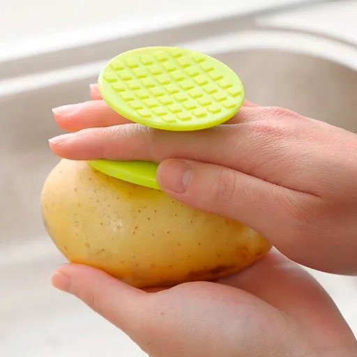 Oboustranná škrabka na brambory